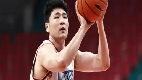 战队定心：将坚守上单宝座，国内竟无替代人选建队核心之谜